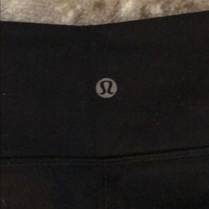 Lululemon size 4 Black low-mid rise legging